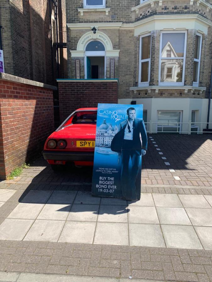 Southsea Royale Studio, James Bond, Parking, Seafront Portsmouth Eksteriør bilde